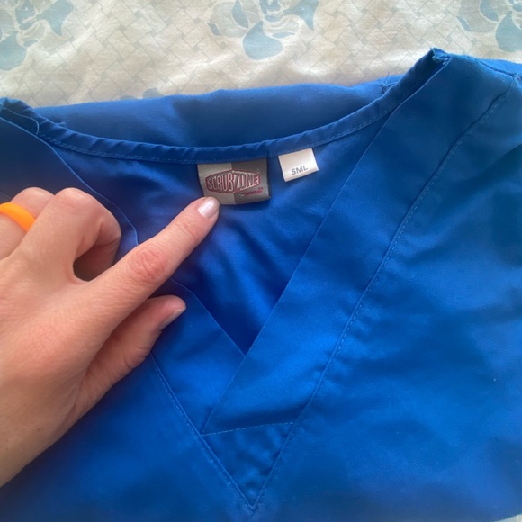 Scrub Zone scrub top - Picture 2 of 4